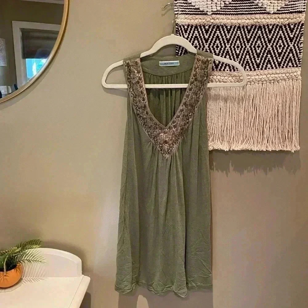 PLEIONE GREEN TANK WITH BEADED V NECK M
